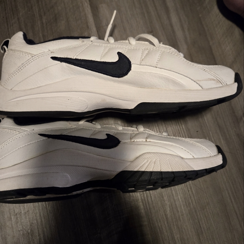 NIKE cross trainers